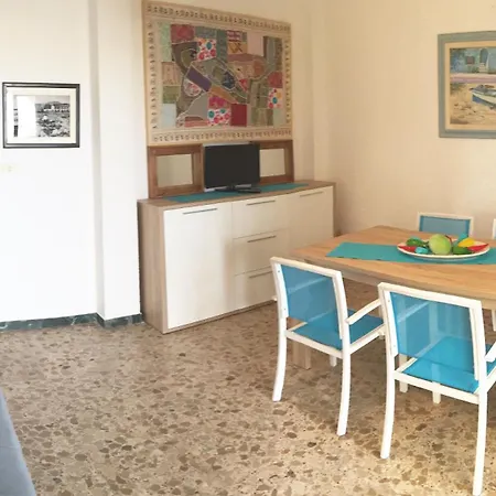 Family House By The Sea * لا كاليتا